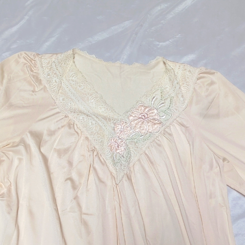 Vintage Floral & Lace Long Sleeve Floor Length Grannycore Nylon Nightgown USA